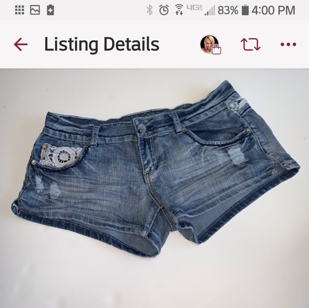 10/25🦋Almost Famous Crochet Distressed Shorts - 9